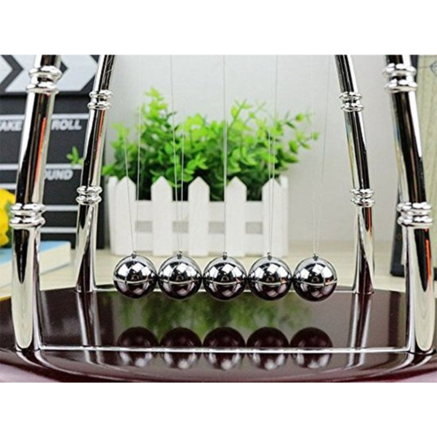 Newton Cradle - Newton Pendel - Slingerballen - Newton - Balanceerballen